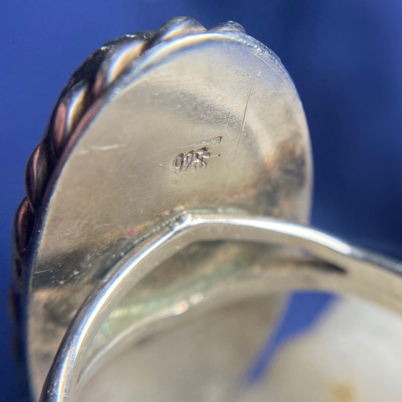 Vintage Sterling and Black Onyx Ring - Picture 4 of 4